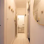 Amazing In Urban Neighborhood Διαμέρισμα *