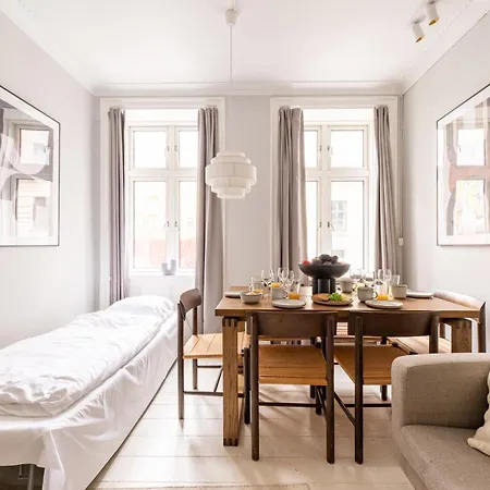 Amazing In Urban Neighborhood