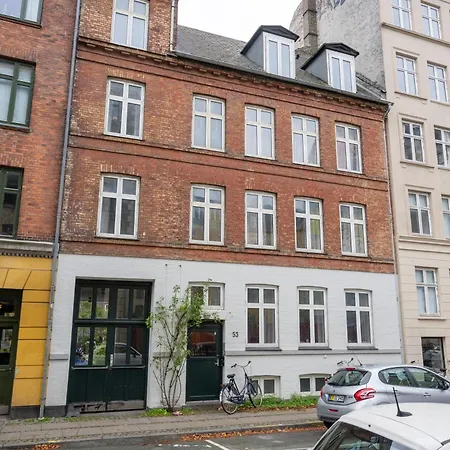 Amazing In Urban Neighborhood *