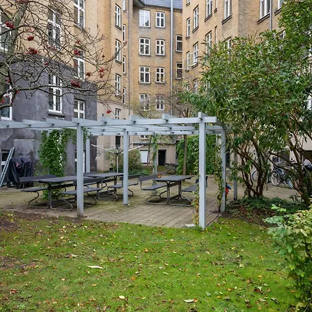 Amazing In Urban Neighborhood Apartment *