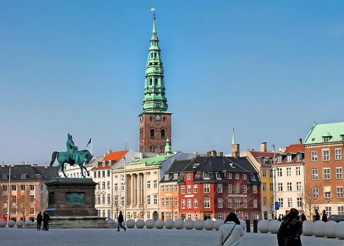 Amazing In Urban Neighborhood *