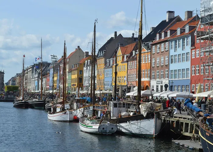 Amazing In Urban Neighborhood