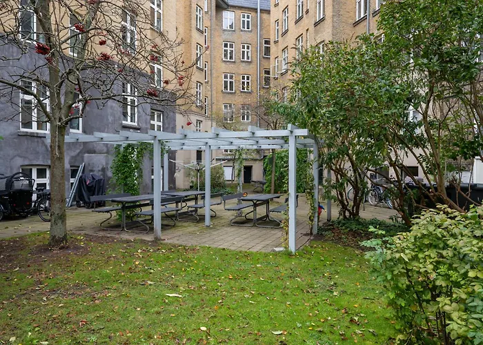 Amazing In Urban Neighborhood Lägenhet *